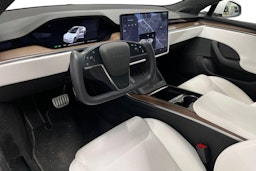 valkoinen Tesla Model S 2023 kuva 3.