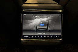 valkoinen Tesla Model S 2023 kuva 6.