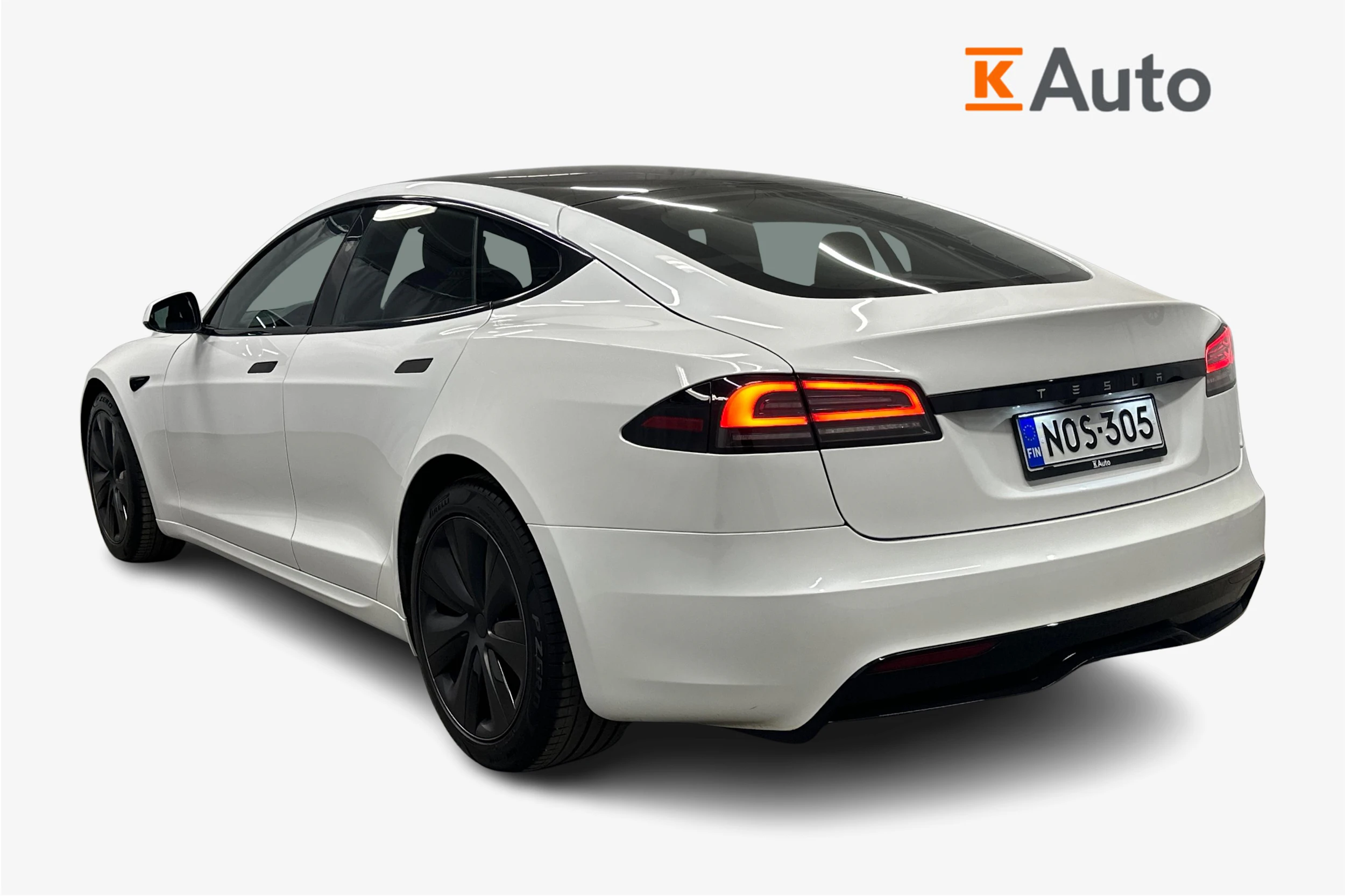valkoinen Tesla Model S 2023 kuva 2.