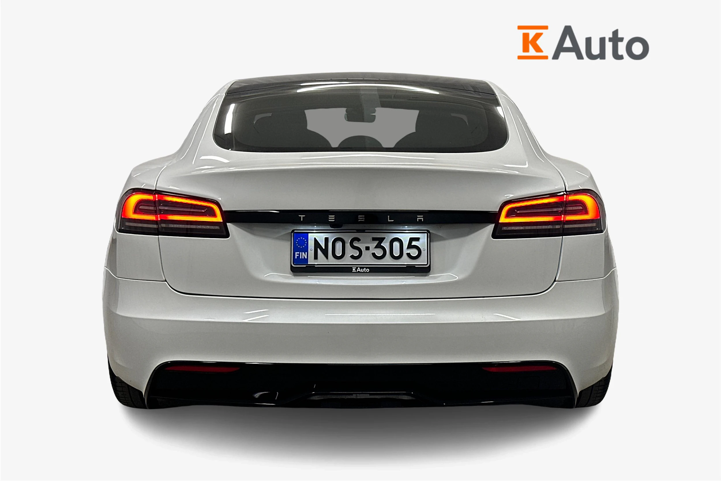valkoinen Tesla Model S 2023 kuva 3.