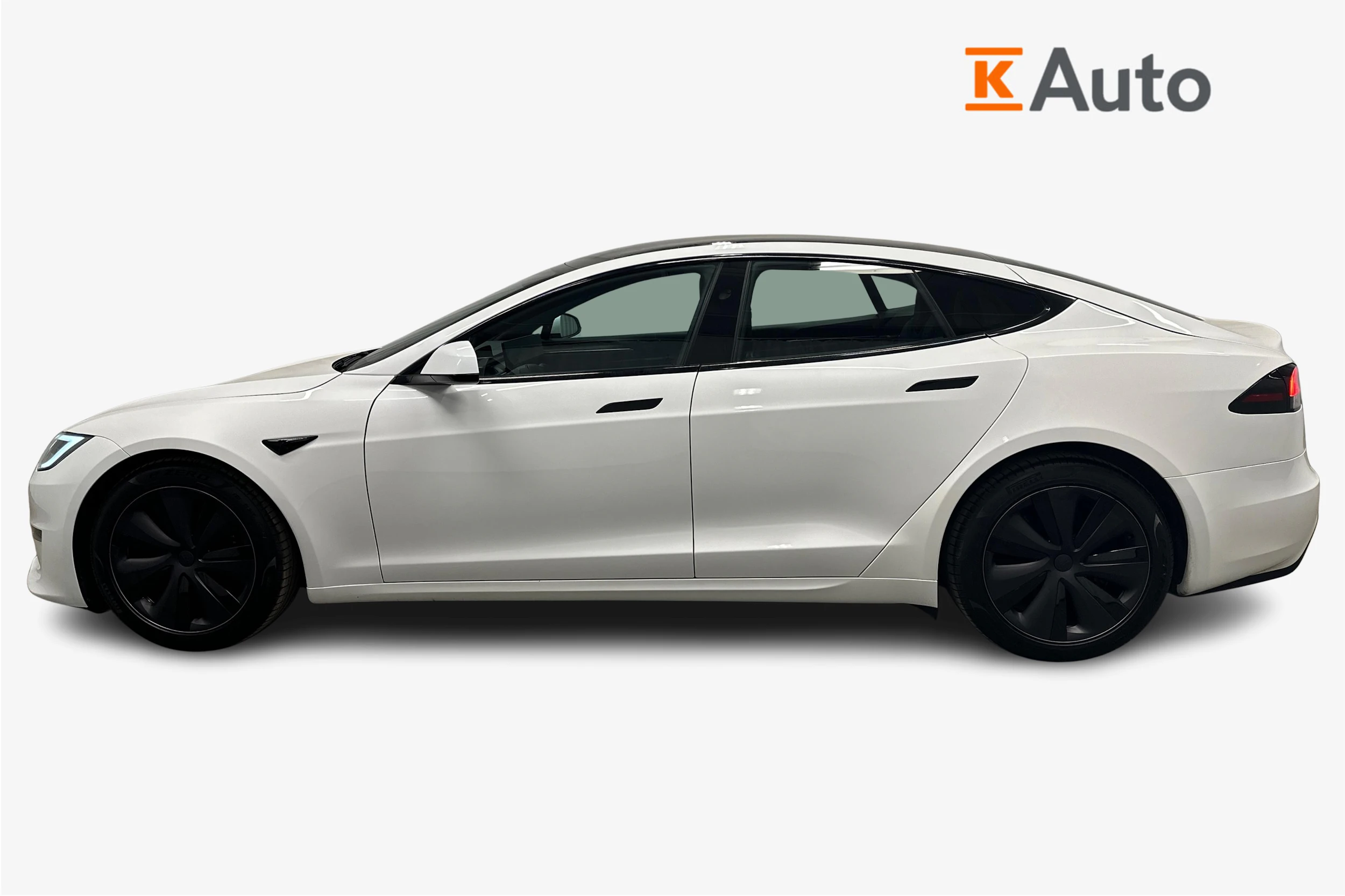 valkoinen Tesla Model S 2023 kuva 5.