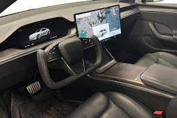 valkoinen Tesla Model S 2023 kuva 6.