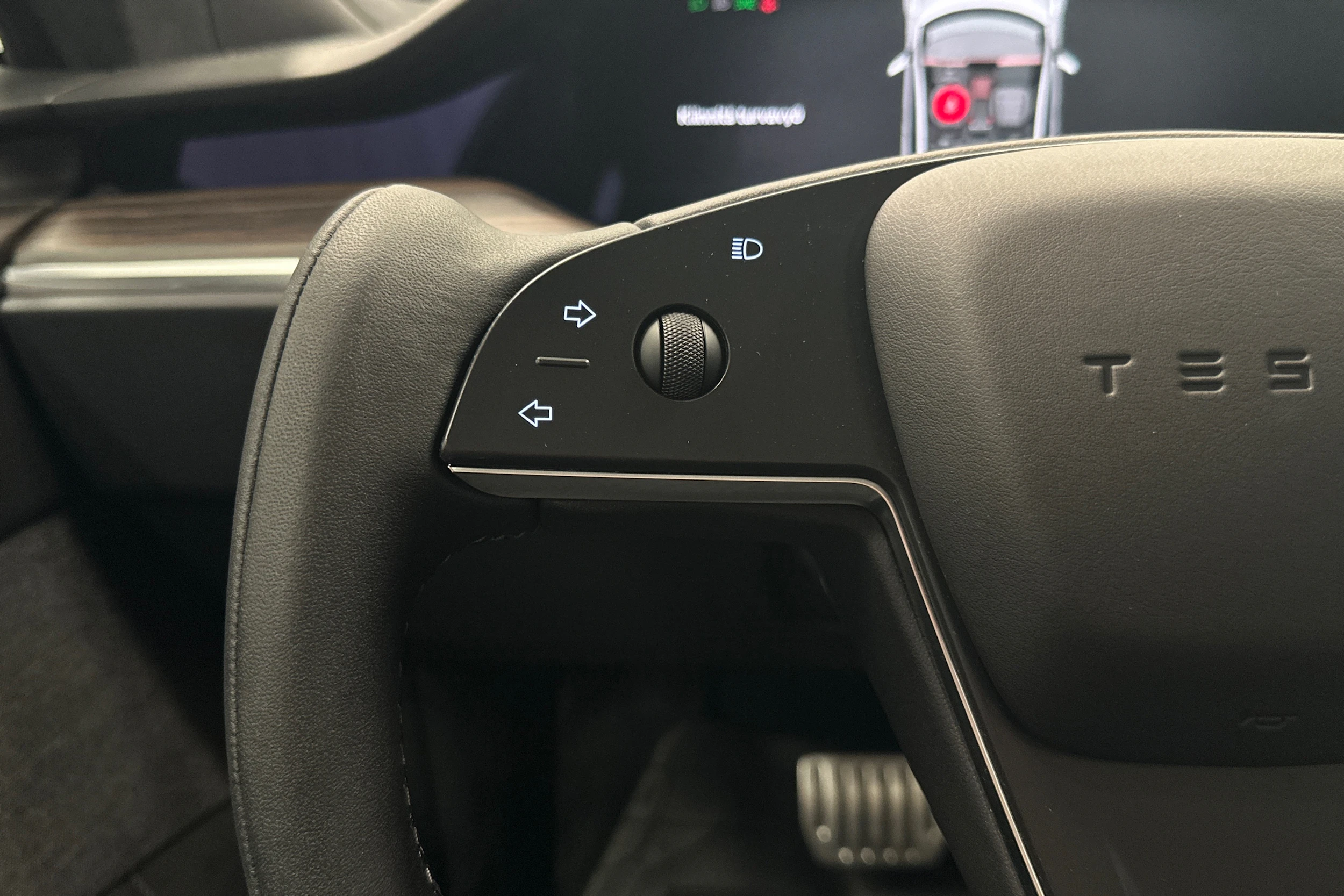 valkoinen Tesla Model S 2023 kuva 11.