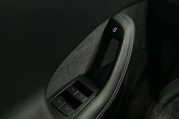 valkoinen Tesla Model S 2023 kuva 13.