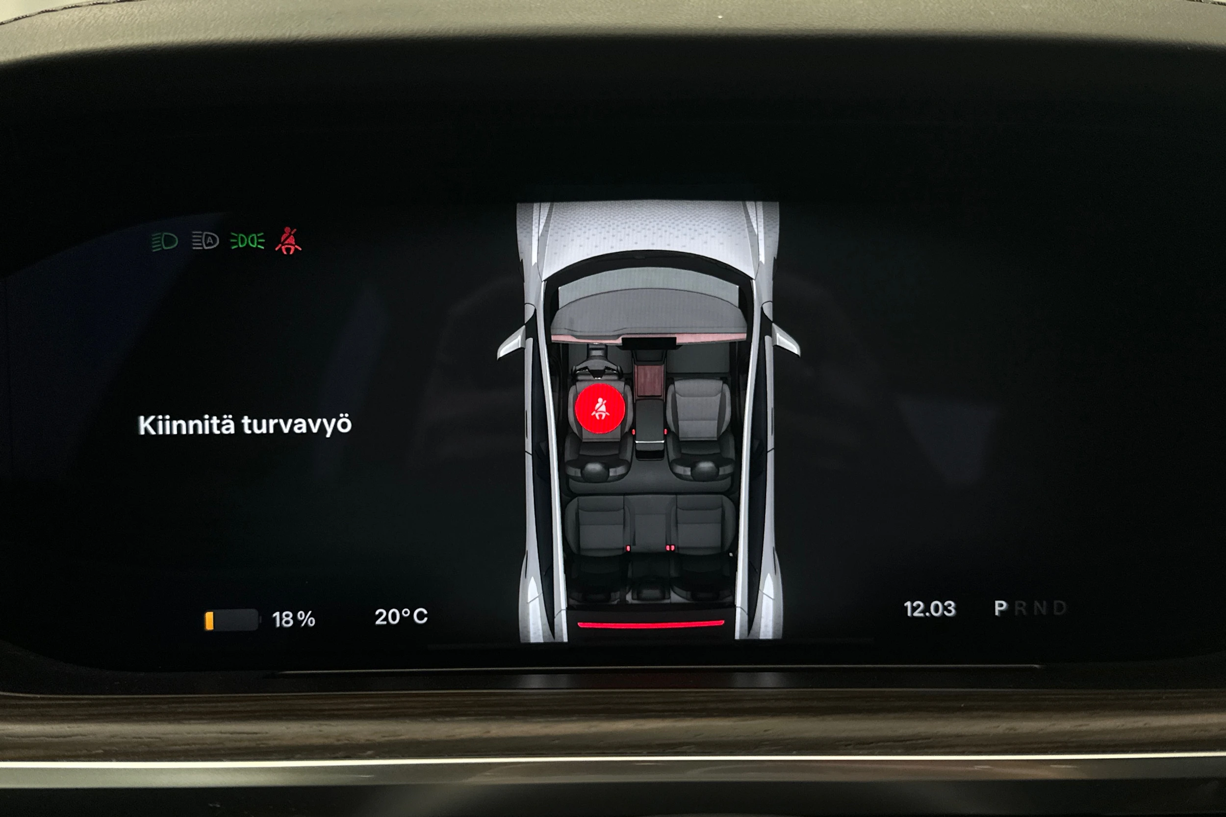 valkoinen Tesla Model S 2023 kuva 14.