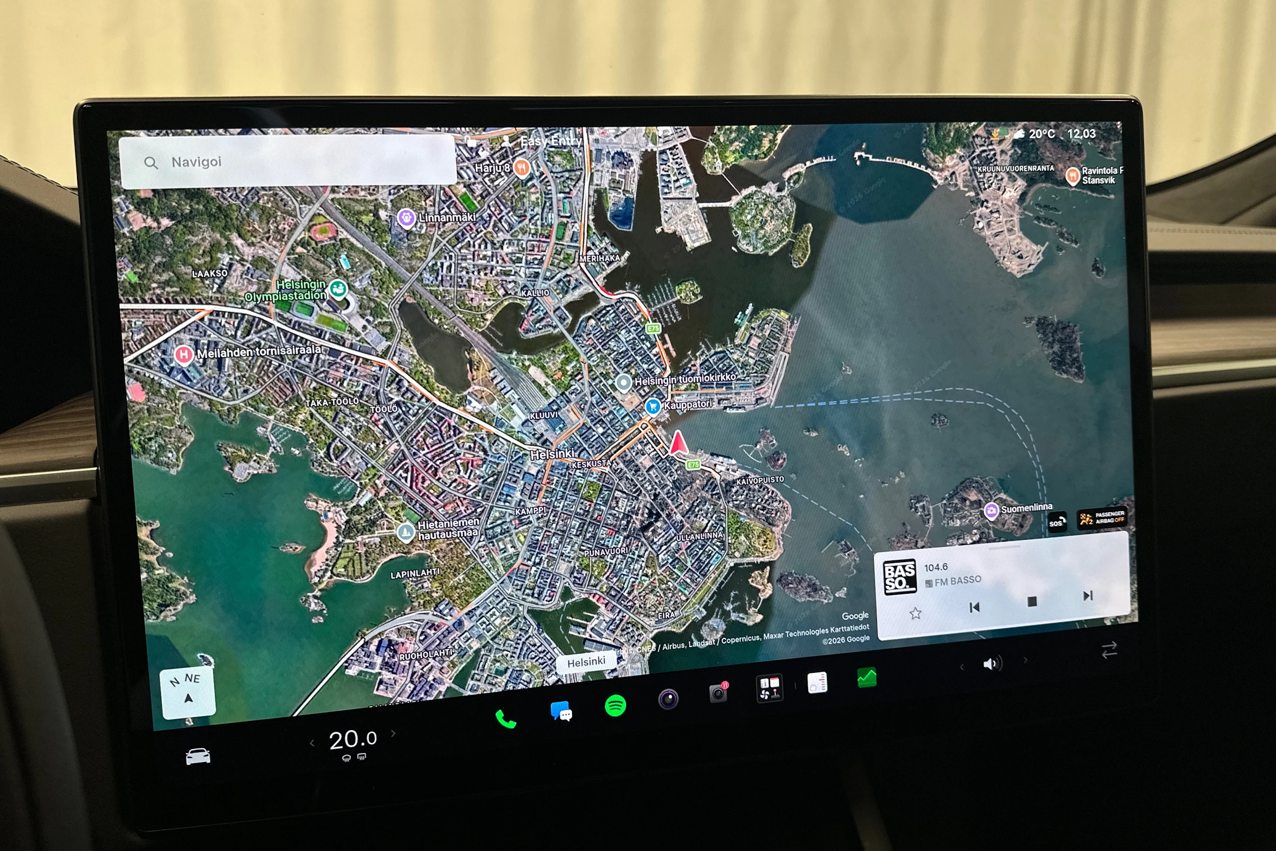 valkoinen Tesla Model S 2023 kuva 15.