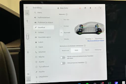 valkoinen Tesla Model S 2023 kuva 23.