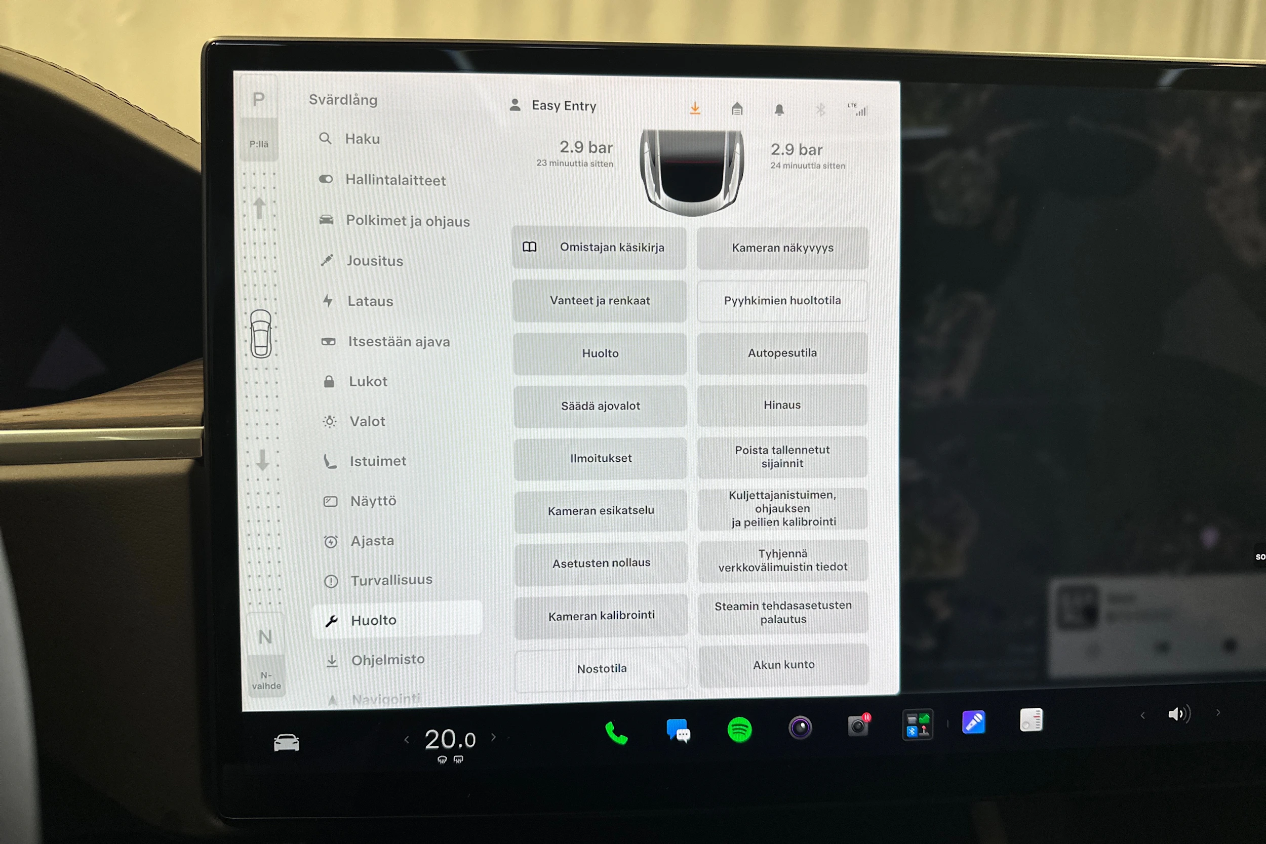 valkoinen Tesla Model S 2023 kuva 30.