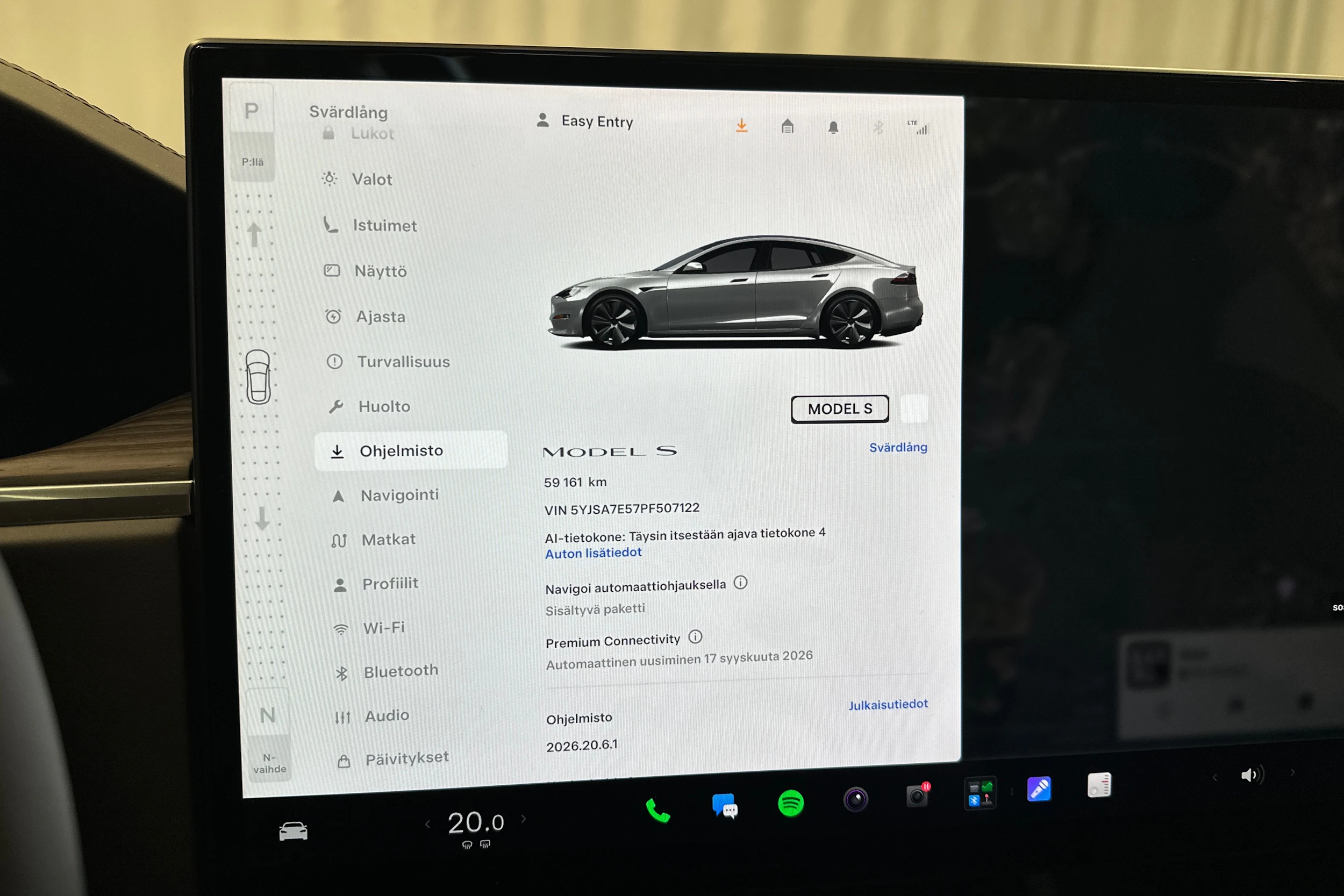 valkoinen Tesla Model S 2023 kuva 31.