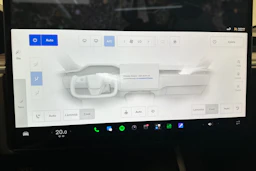 valkoinen Tesla Model S 2023 kuva 34.