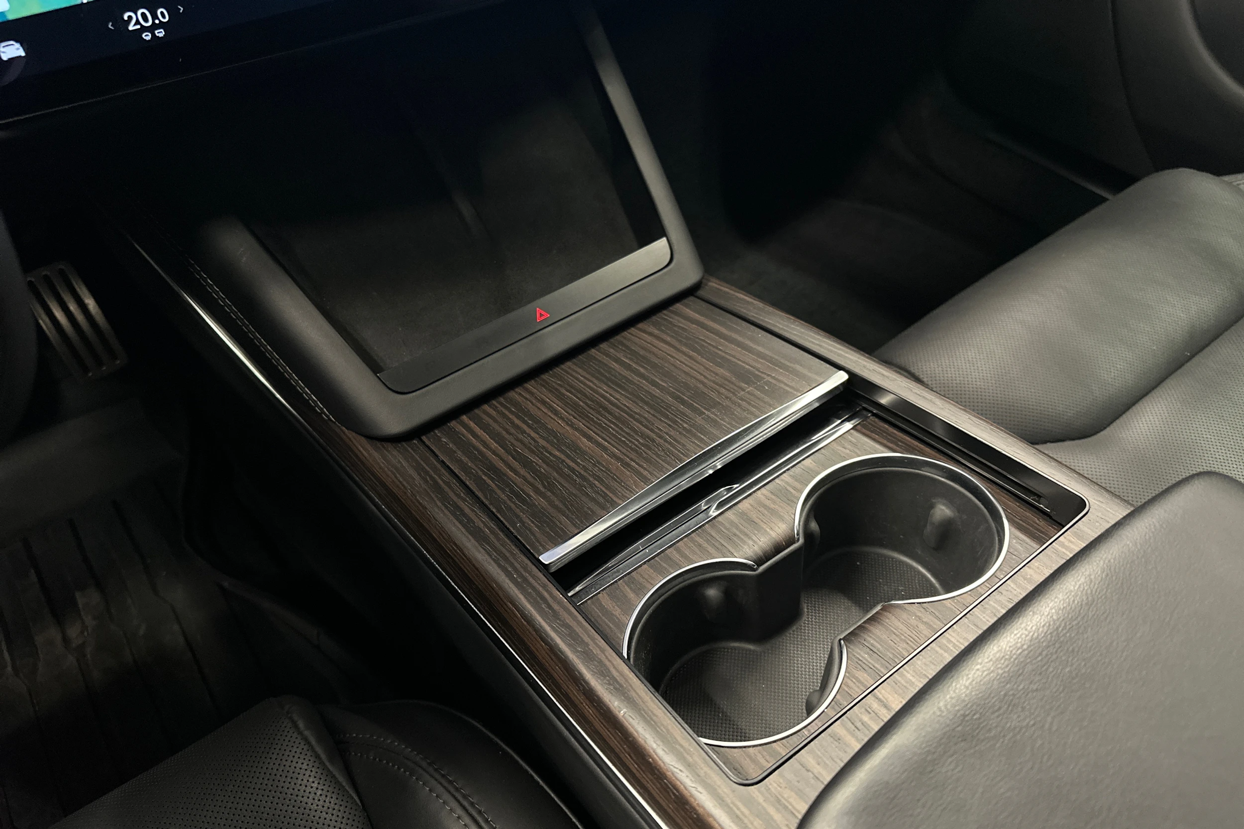 valkoinen Tesla Model S 2023 kuva 35.