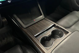 valkoinen Tesla Model S 2023 kuva 35.