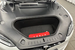 valkoinen Tesla Model S 2023 kuva 36.