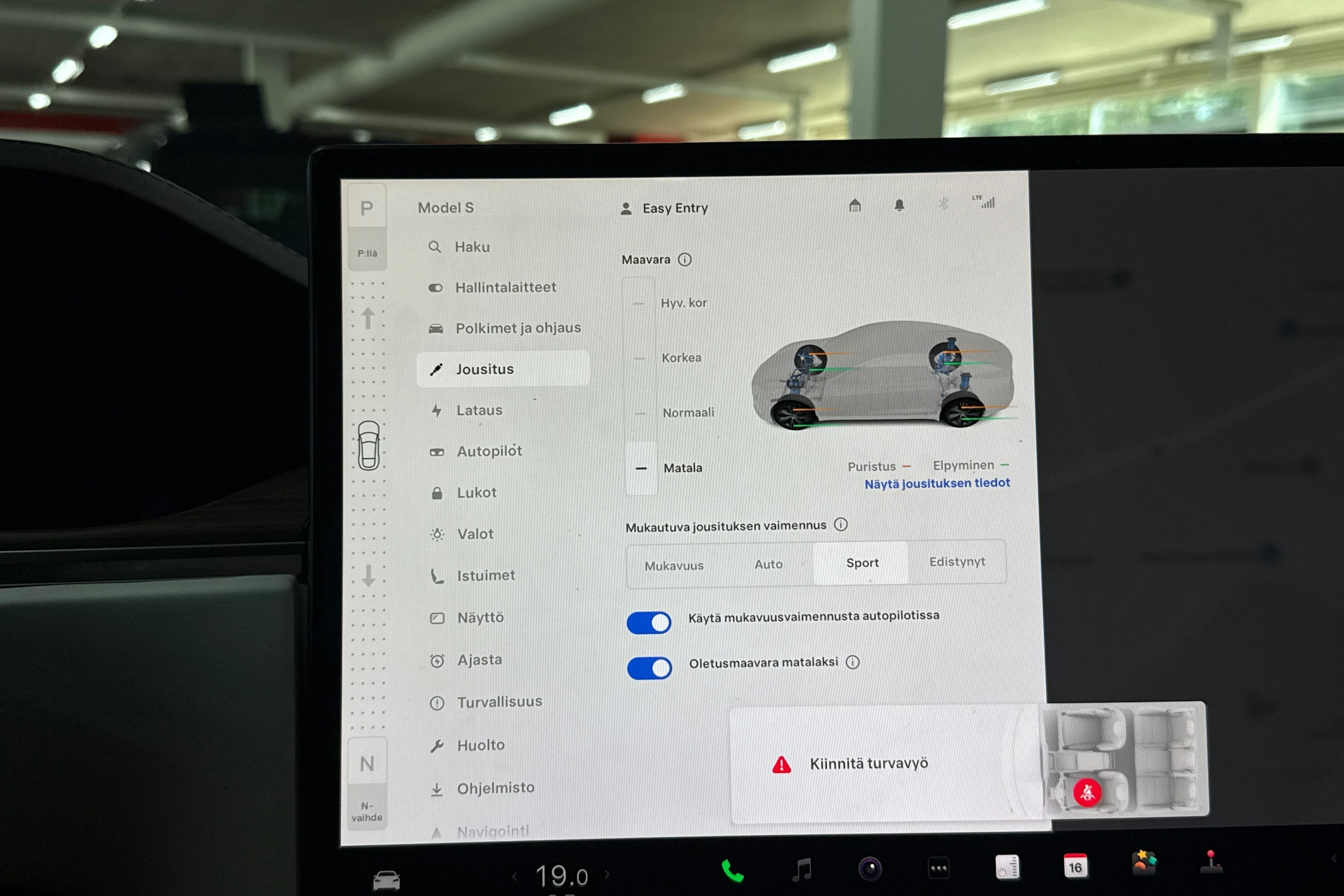 met. musta Tesla Model S 2023 kuva 15.