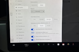 met. musta Tesla Model S 2023 kuva 18.