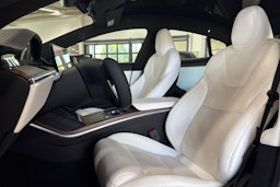 met. musta Tesla Model S 2023 kuva 21.
