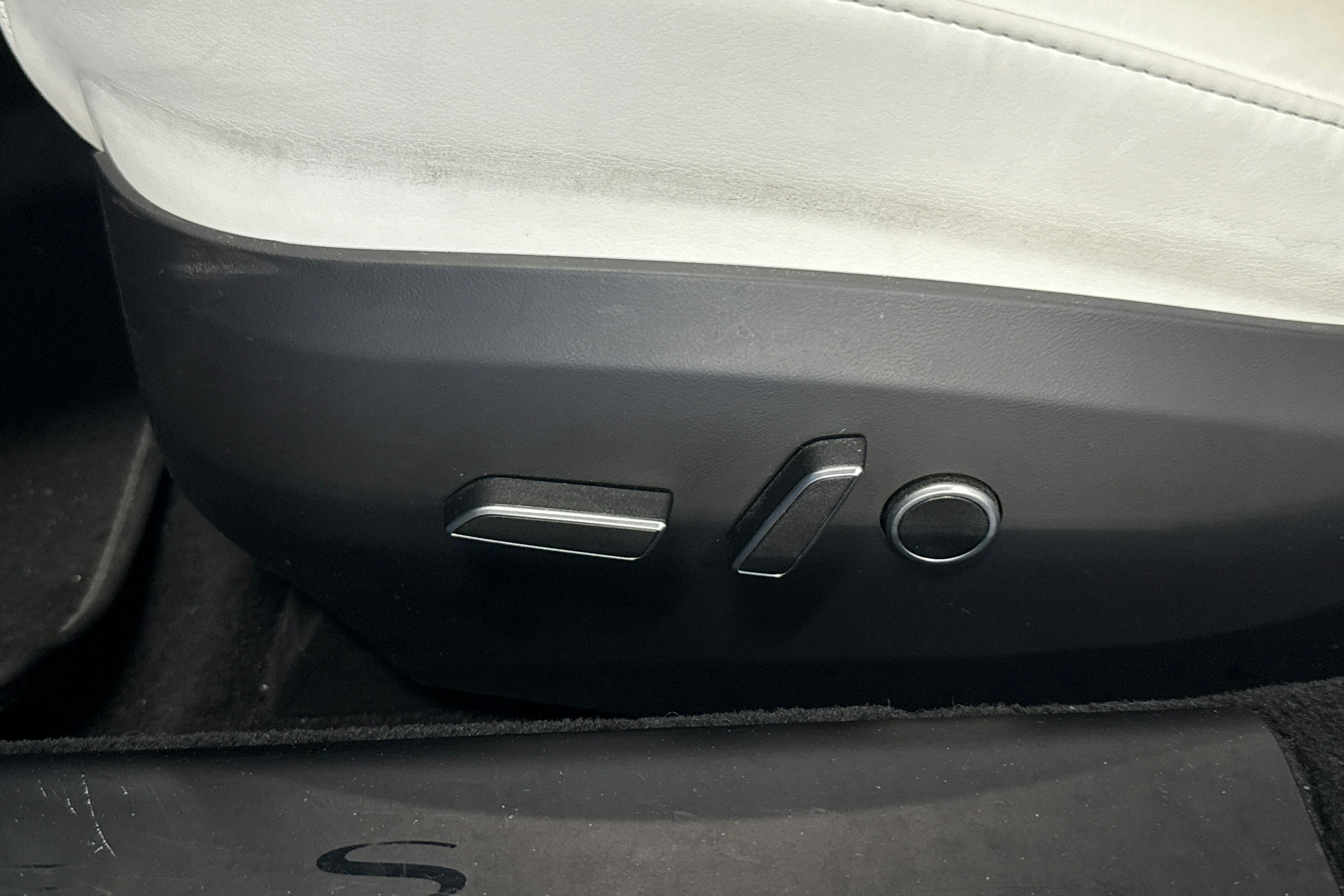 met. musta Tesla Model S 2023 kuva 22.