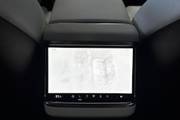 met. musta Tesla Model S 2023 kuva 26.