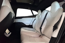 met. musta Tesla Model S 2023 kuva 27.