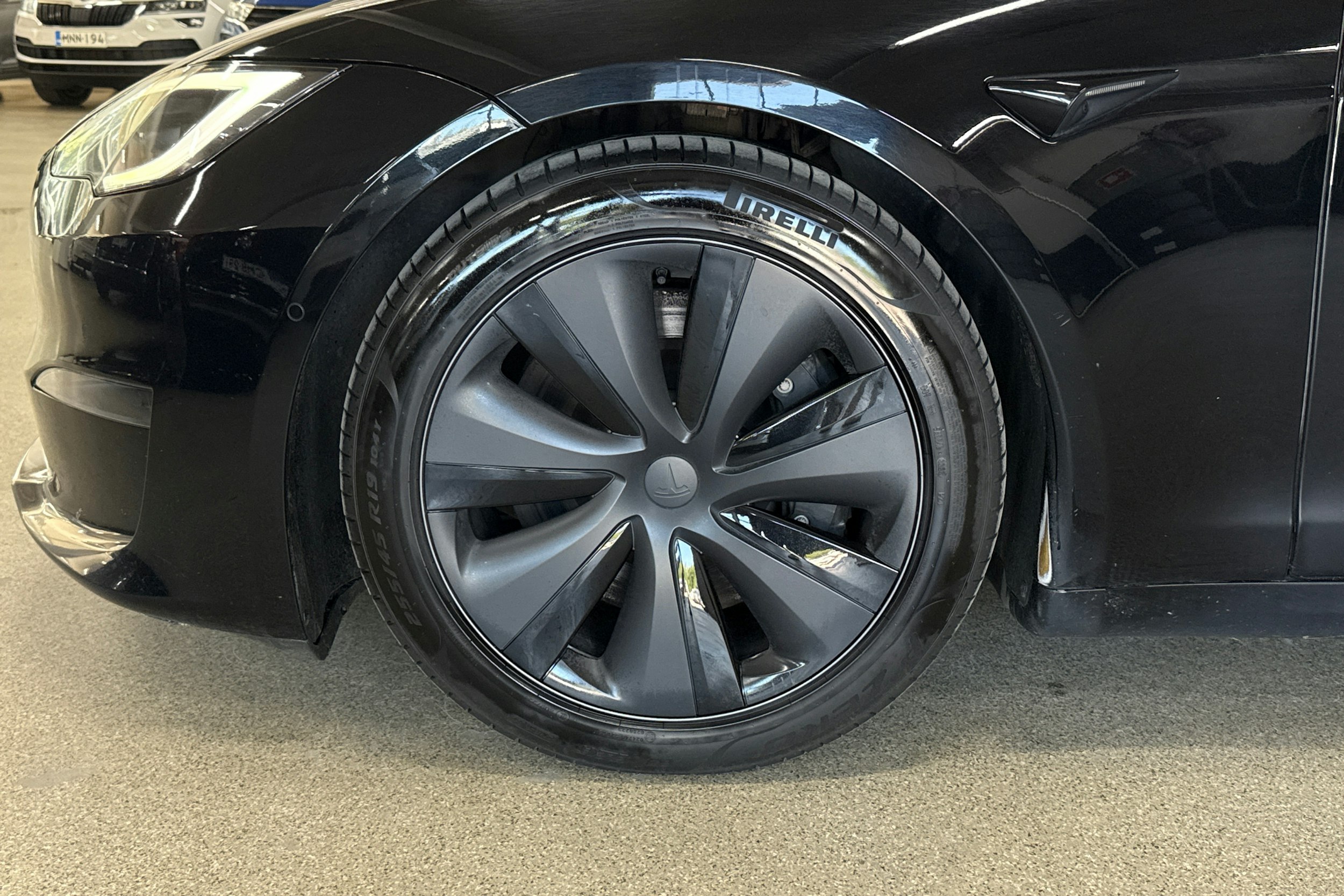 met. musta Tesla Model S 2023 kuva 30.