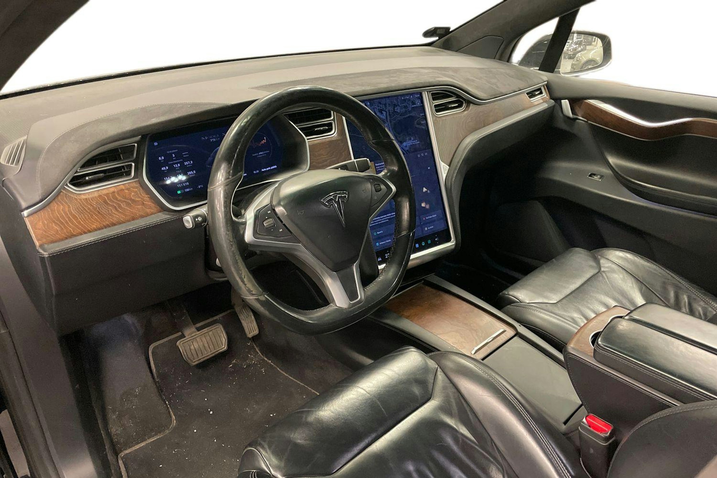 musta Tesla Model X 2017 kuva 3.