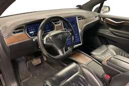 musta Tesla Model X 2017 kuva 3.