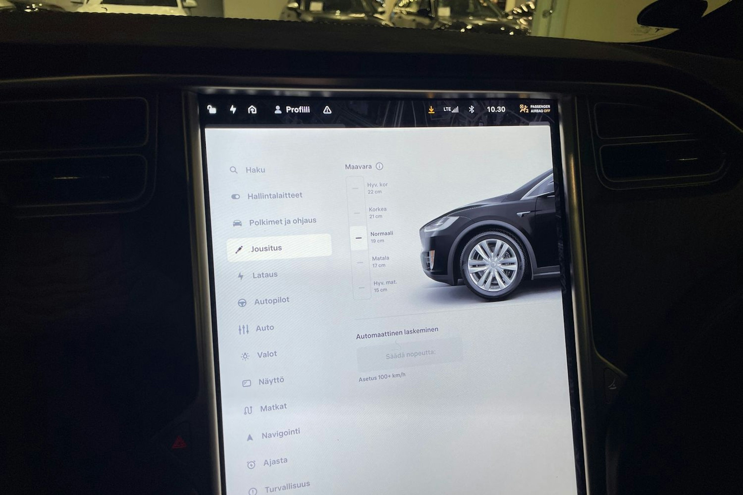 musta Tesla Model X 2017 kuva 16.