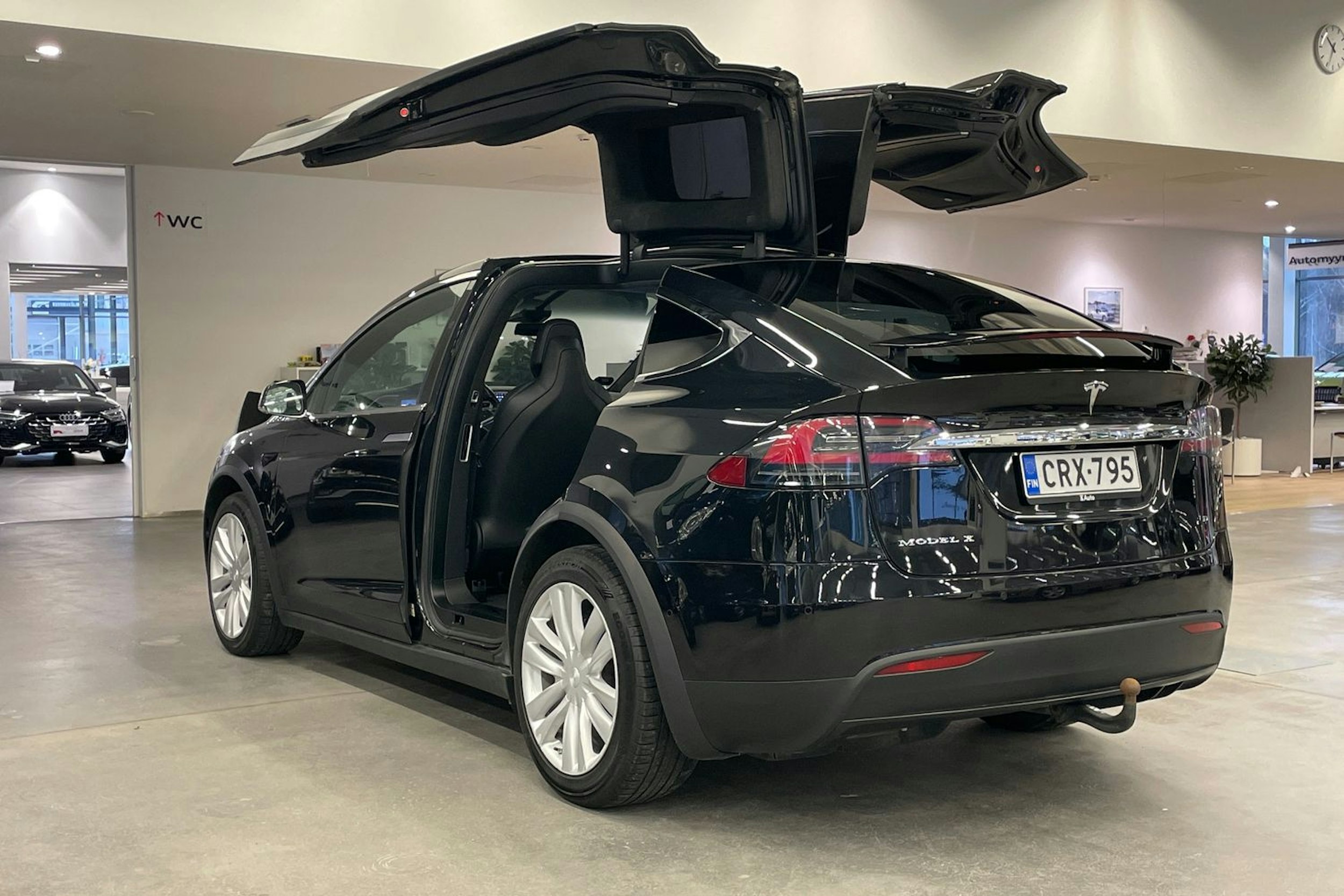 musta Tesla Model X 2017 kuva 22.