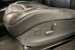 musta Tesla Model X 2017 kuva 23.