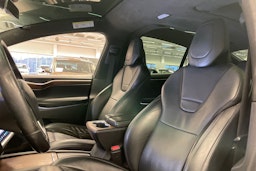 musta Tesla Model X 2017 kuva 24.