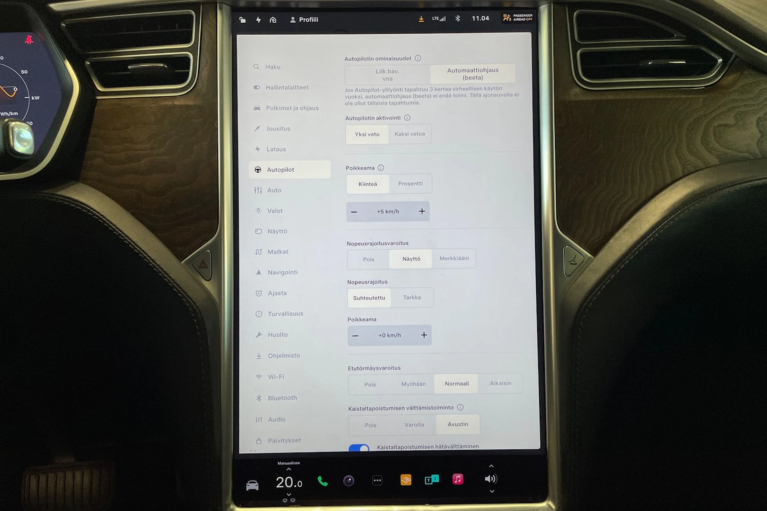 musta Tesla Model X 2017 kuva 27.