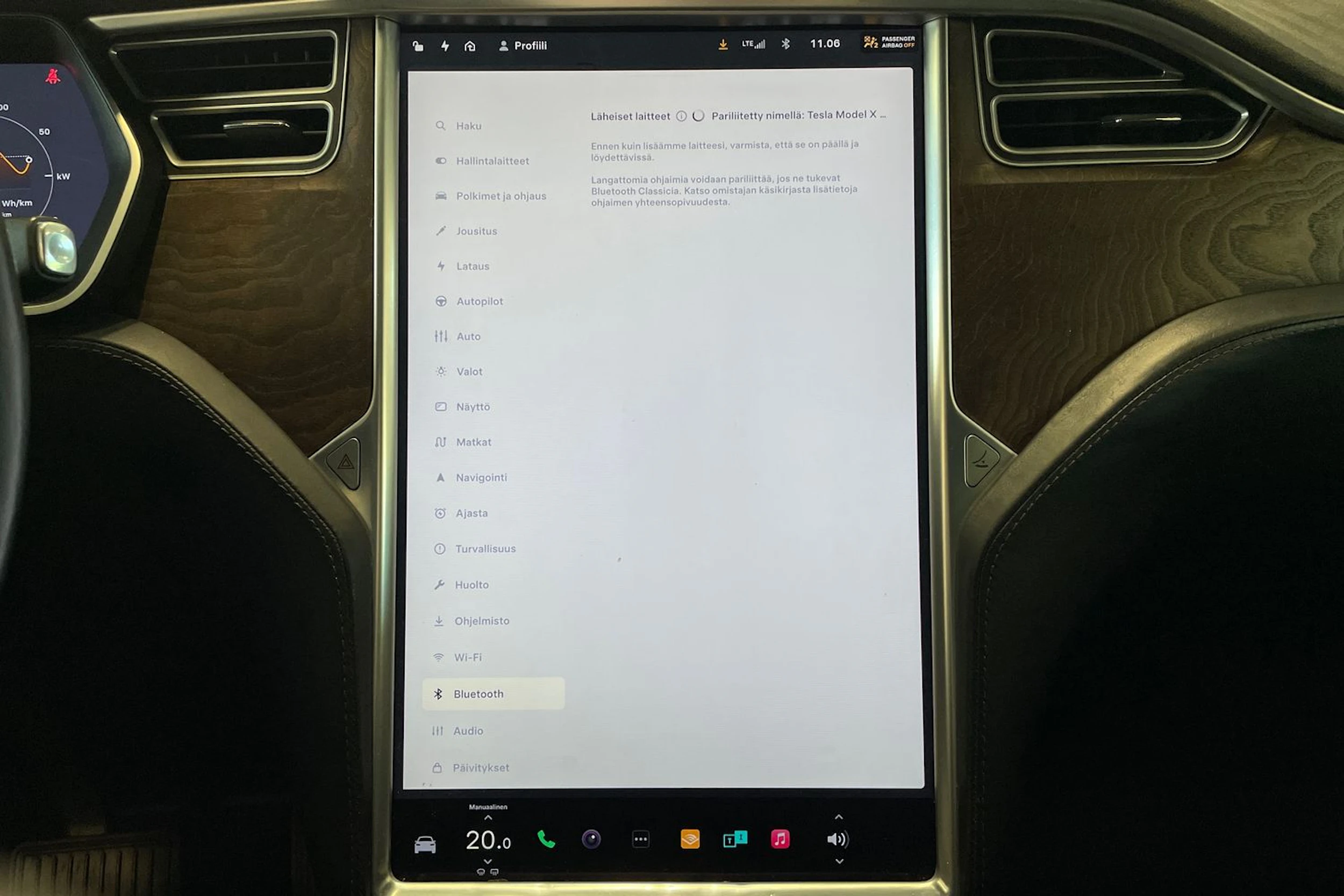 musta Tesla Model X 2017 kuva 29.