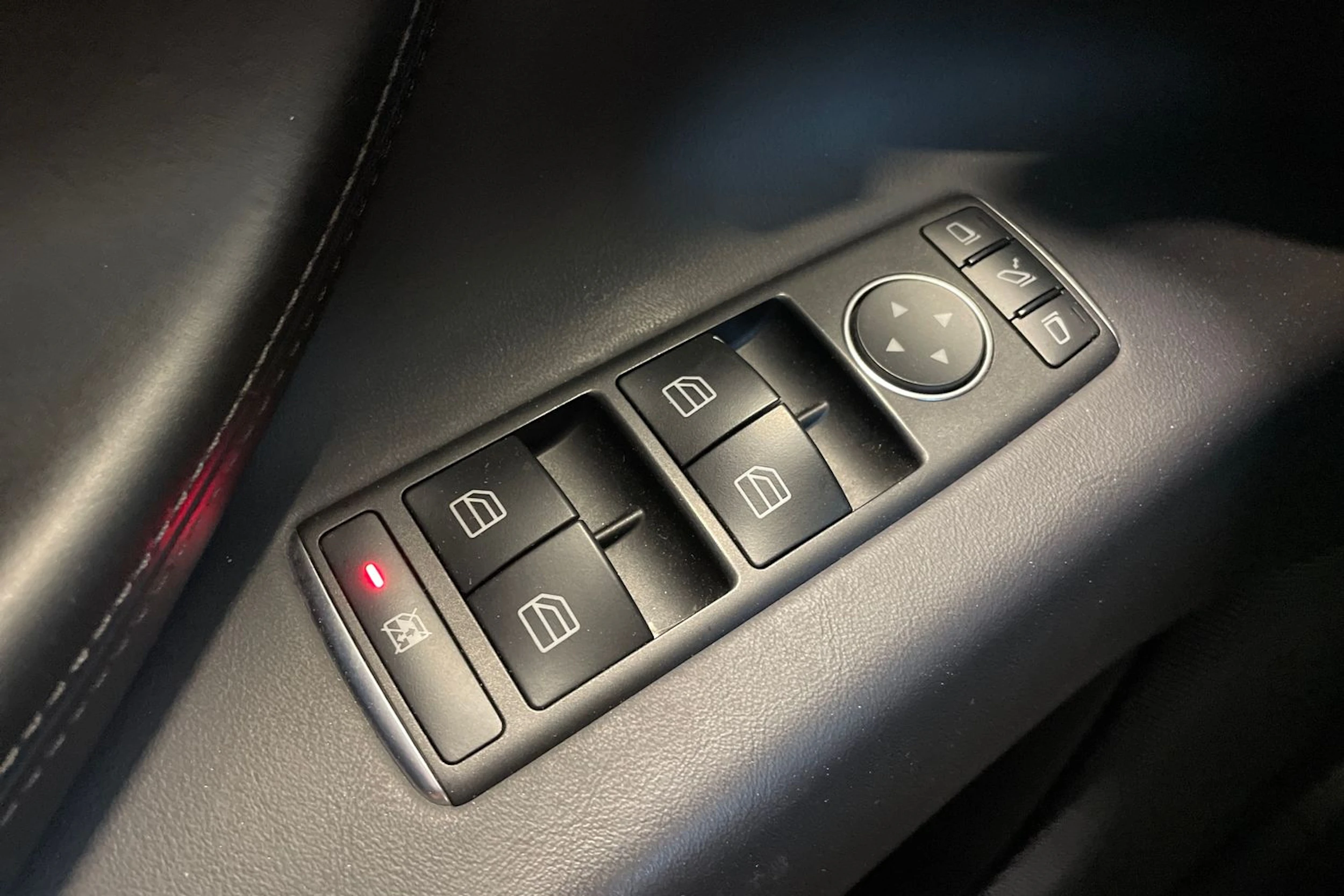 musta Tesla Model X 2017 kuva 34.