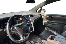punainen Tesla Model X 2017 kuva 3.