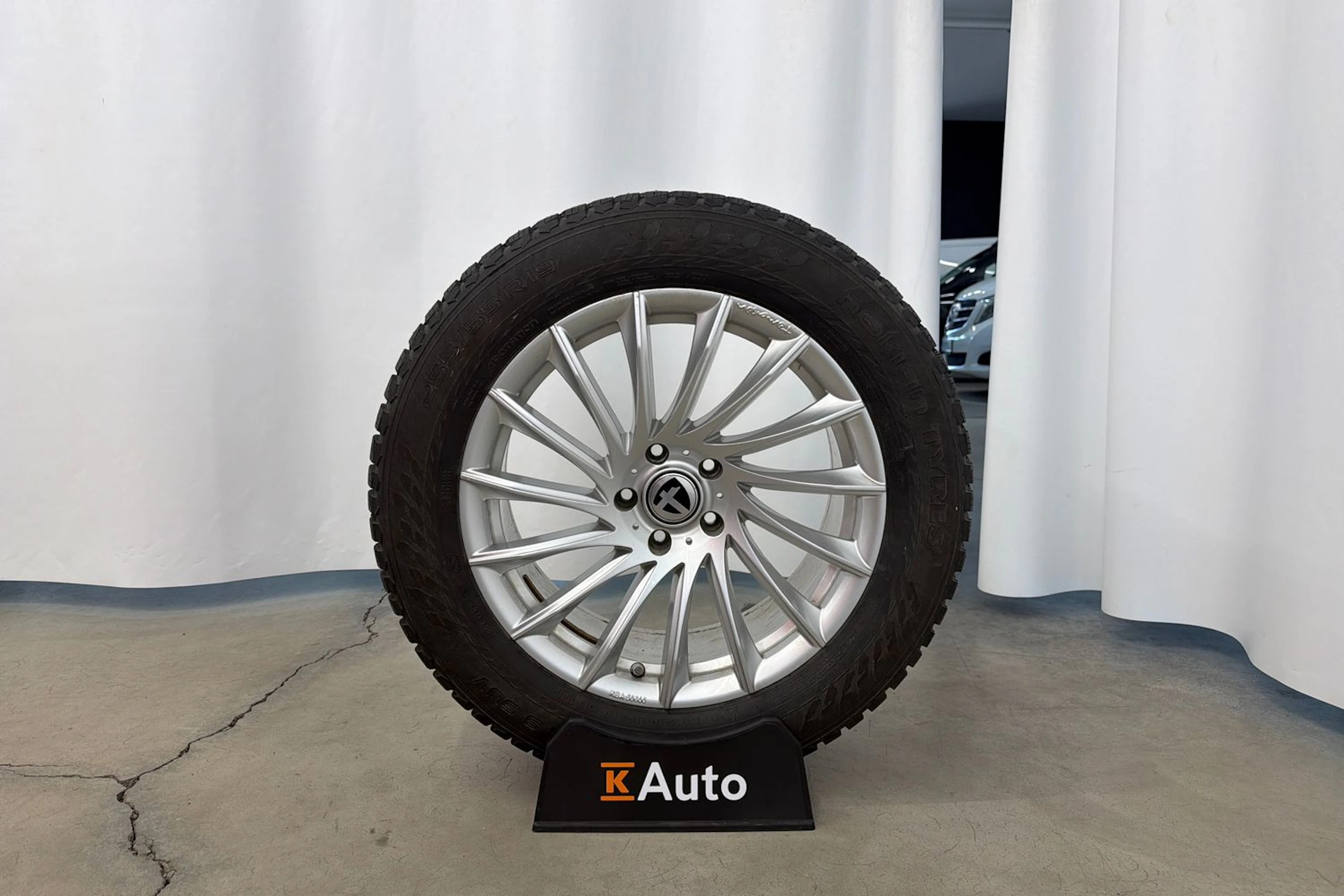 punainen Tesla Model X 2017 kuva 11.