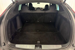 punainen Tesla Model X 2017 kuva 13.