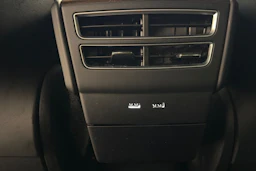 punainen Tesla Model X 2017 kuva 16.