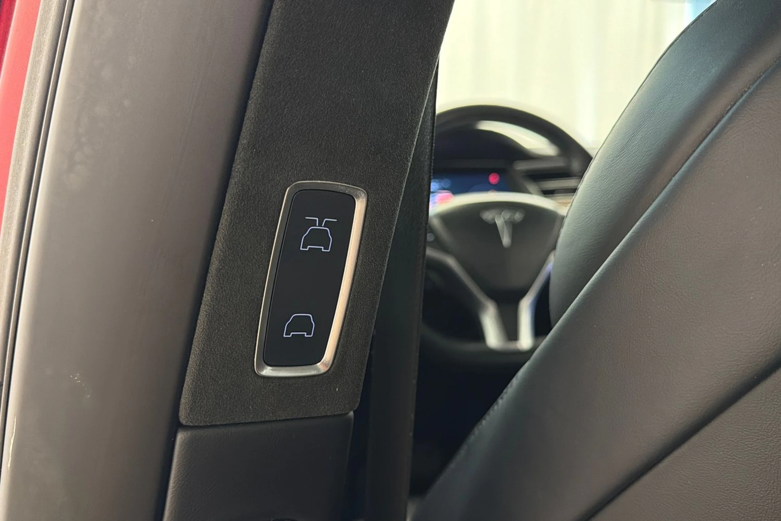 punainen Tesla Model X 2017 kuva 18.