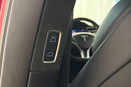 punainen Tesla Model X 2017 kuva 18.