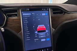 punainen Tesla Model X 2017 kuva 27.