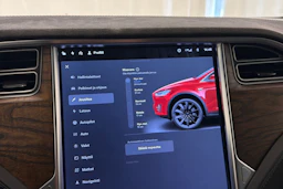 punainen Tesla Model X 2017 kuva 28.