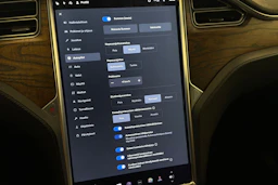 punainen Tesla Model X 2017 kuva 30.