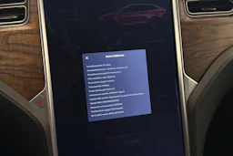 punainen Tesla Model X 2017 kuva 31.
