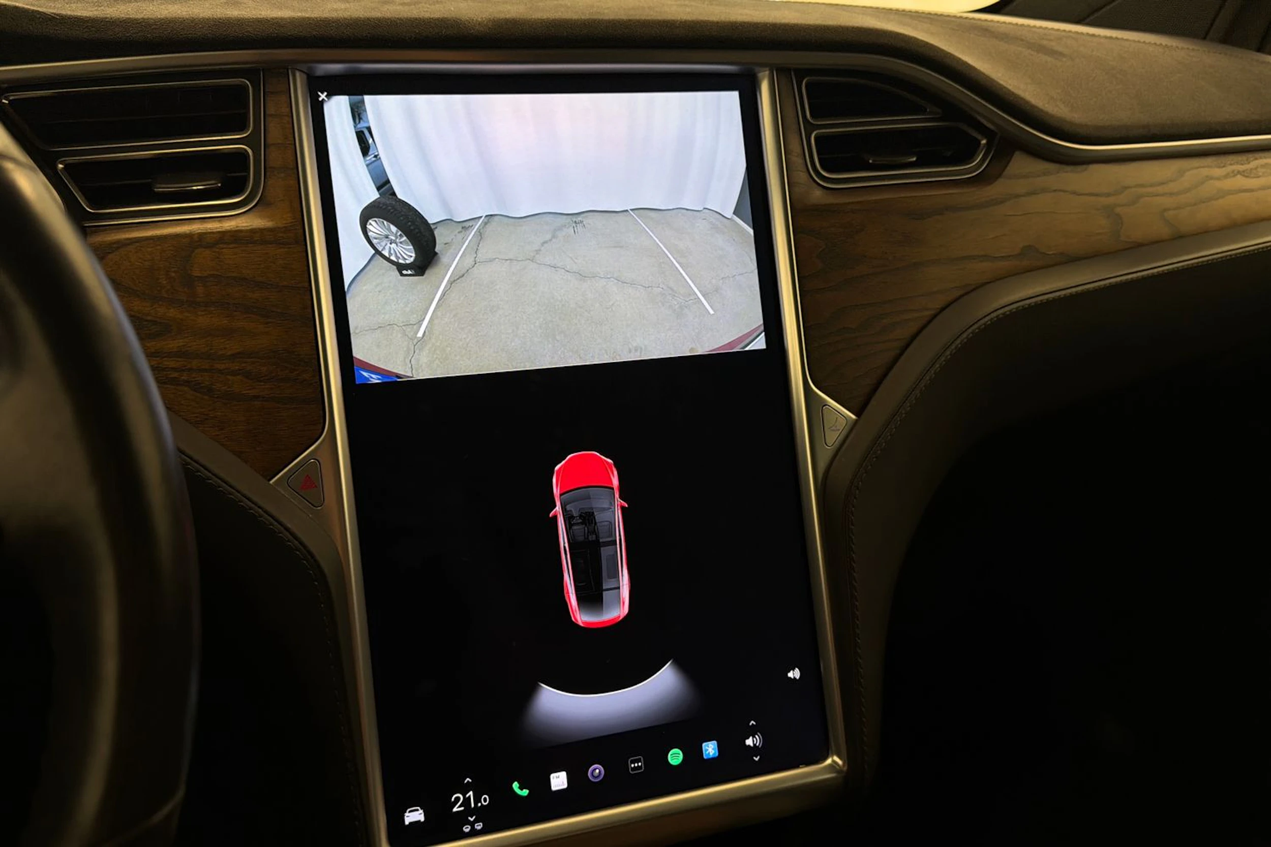 punainen Tesla Model X 2017 kuva 33.