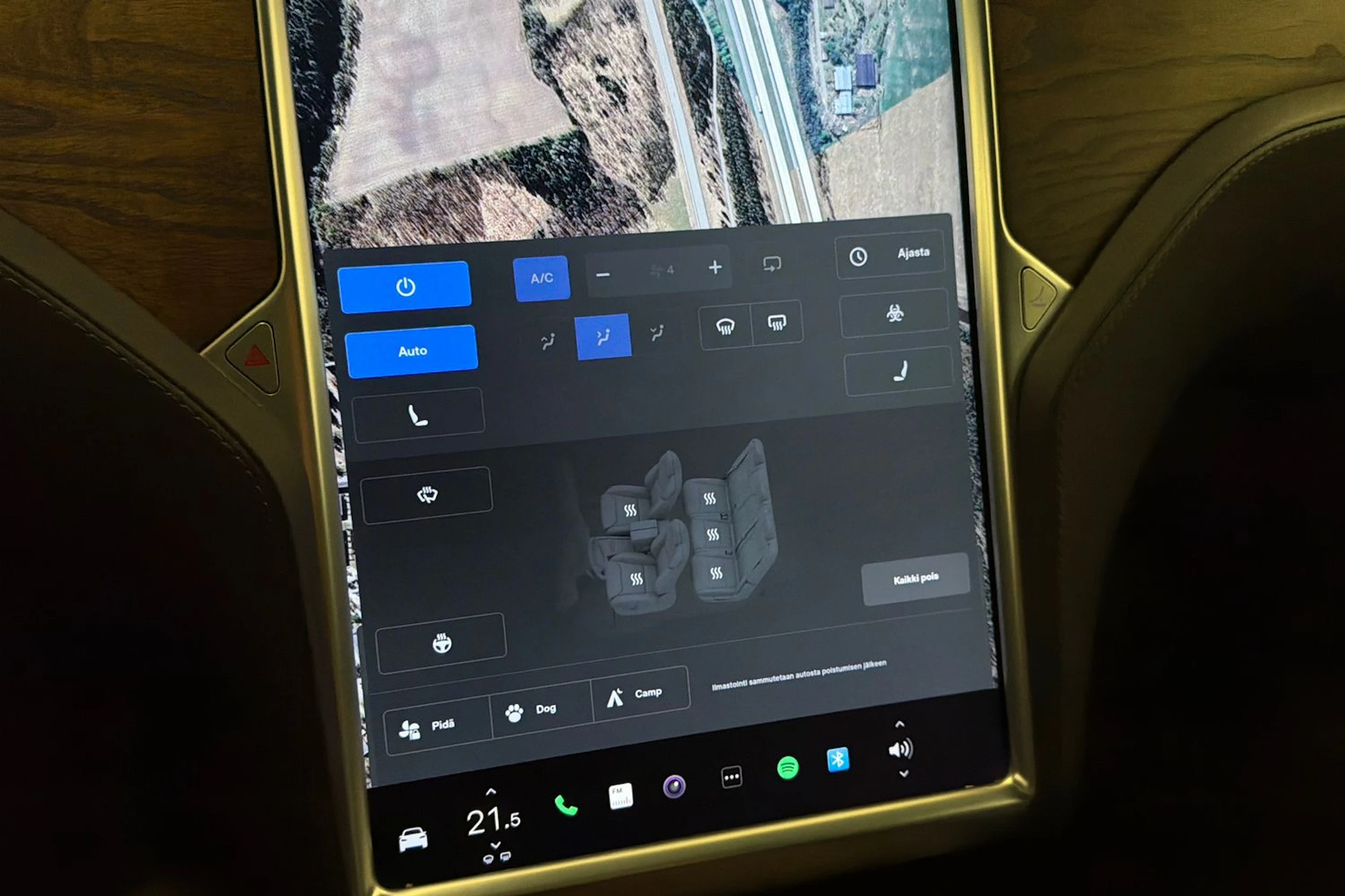 punainen Tesla Model X 2017 kuva 34.