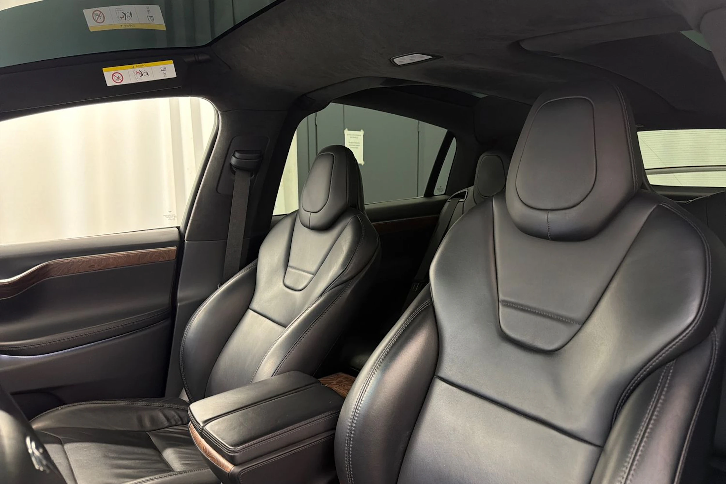 punainen Tesla Model X 2017 kuva 35.