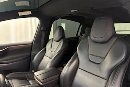 punainen Tesla Model X 2017 kuva 35.