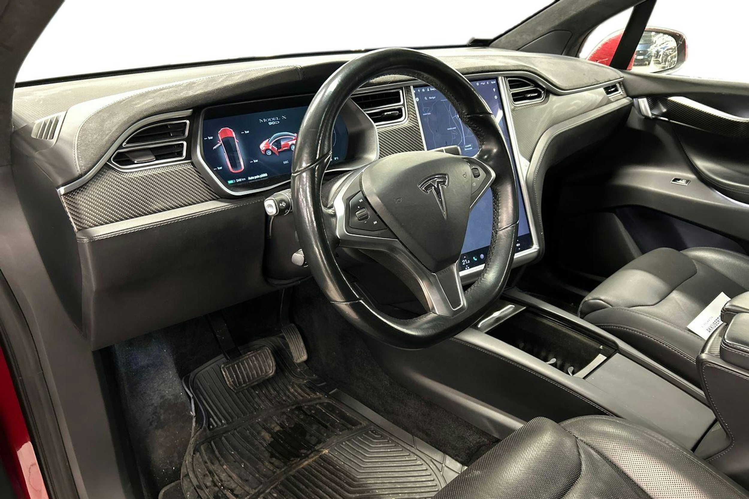 punainen Tesla Model X 2017 kuva 3.