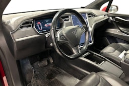 punainen Tesla Model X 2017 kuva 3.