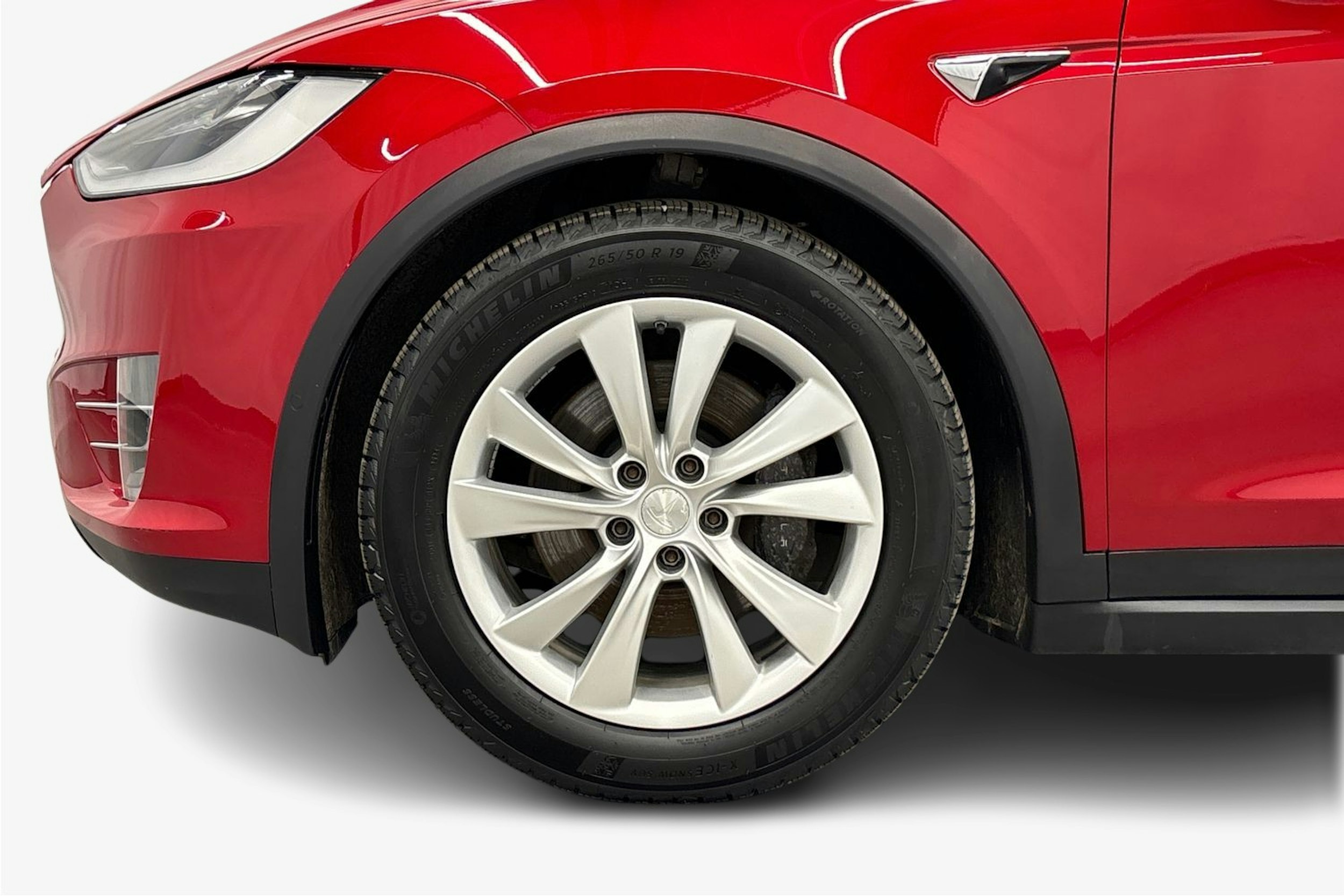 punainen Tesla Model X 2017 kuva 11.